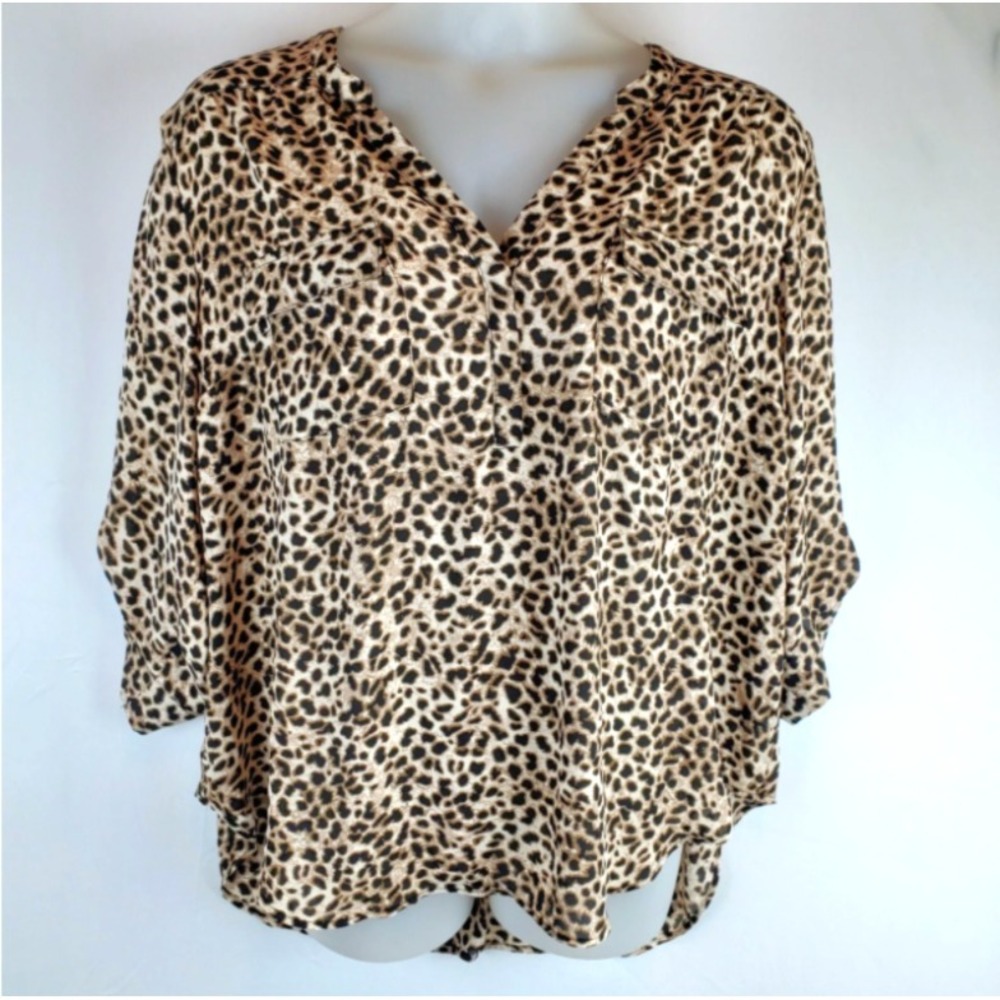 Torrid Harper Blouse Women's Plus Size 3X Leopard Cheetah‎ 3/4 Sleeve Roll Cuff